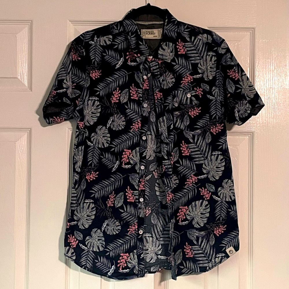 Free Planet Mens Hawaiian shirt size large